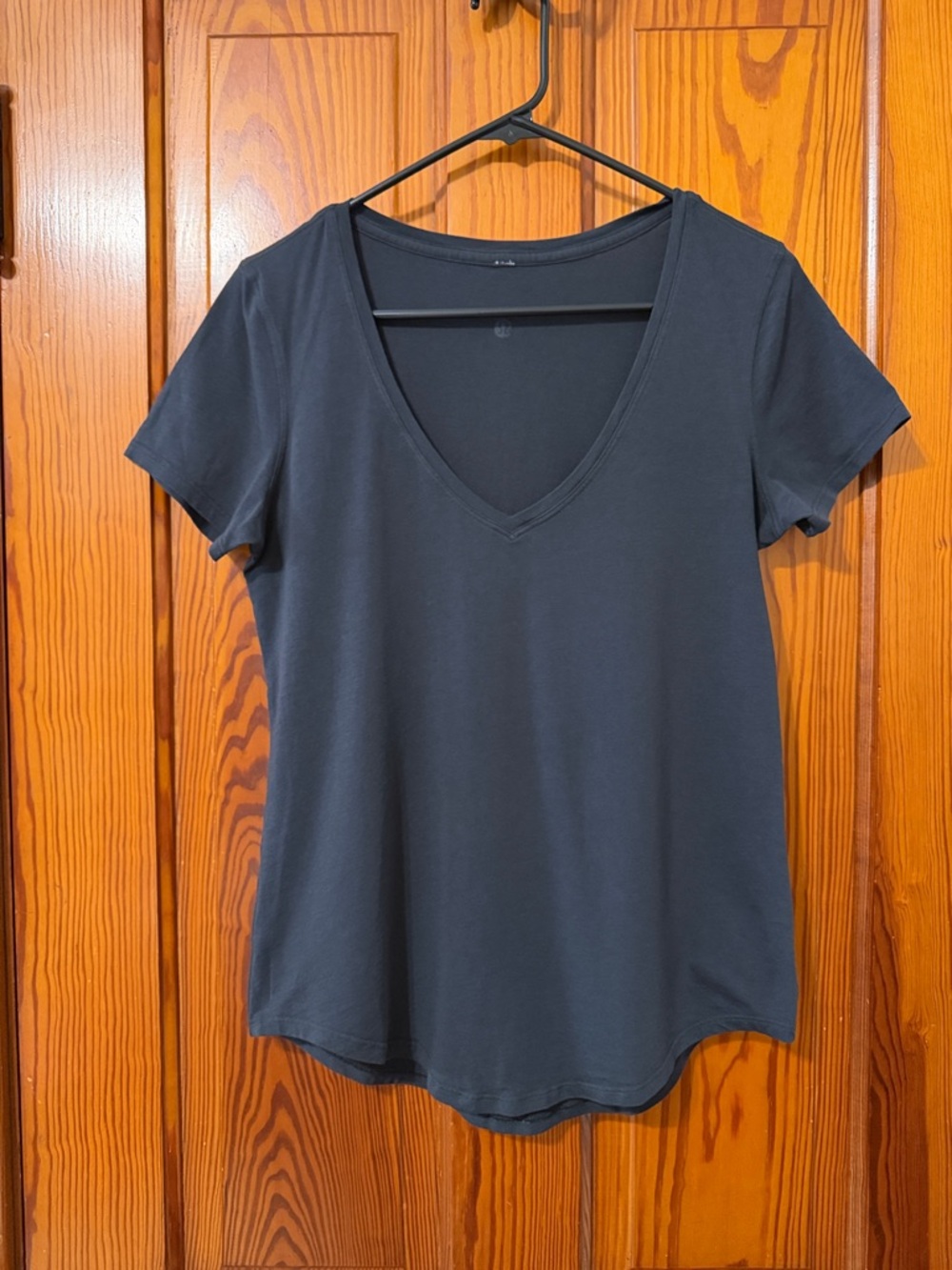 Lululemon Love Tee V Neck - Black - Pima Cotton Blend - Picture 2 of 9